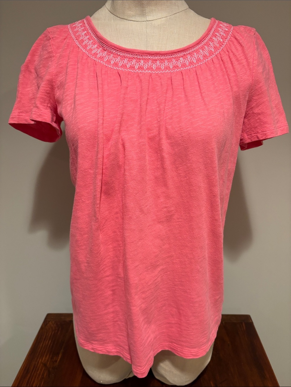 TALBOTS SMOCKED SCOOP NECK TEE SIZE XS